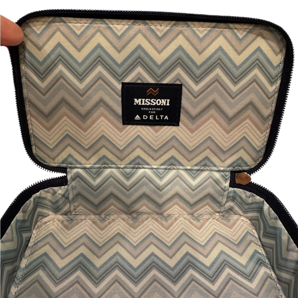 Missoni for Delta One toiletry/amenity bag in navy blue. Zip closure. Lined. NWT - Picture 3 of 8